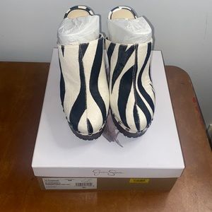 Jessica Simpson Mule